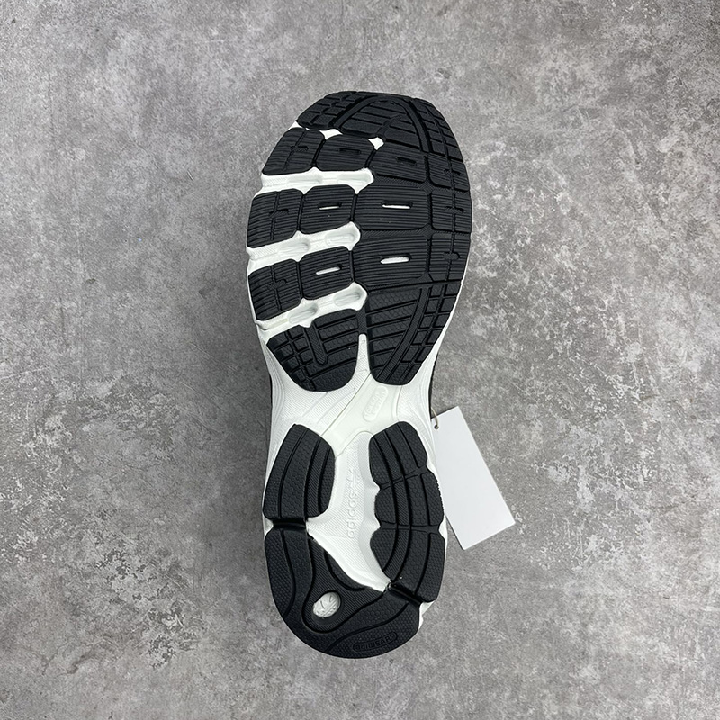 آدیداس آستیر مشکی سفید adidas Astir