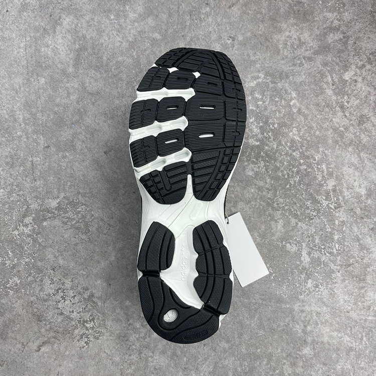 آدیداس آستیر مشکی سفید adidas Astir