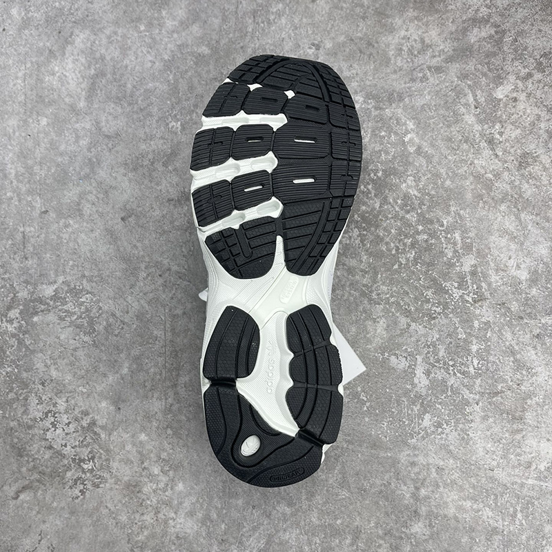 آدیداس آستیر سفید adidas Astir