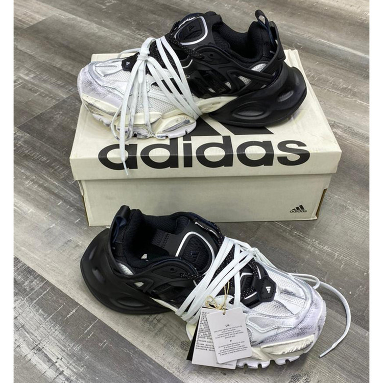 آدیداس رانر اکس ال جی دیلاکس سفید مشکی adidas XLG Runner Deluxe White Black JR0861