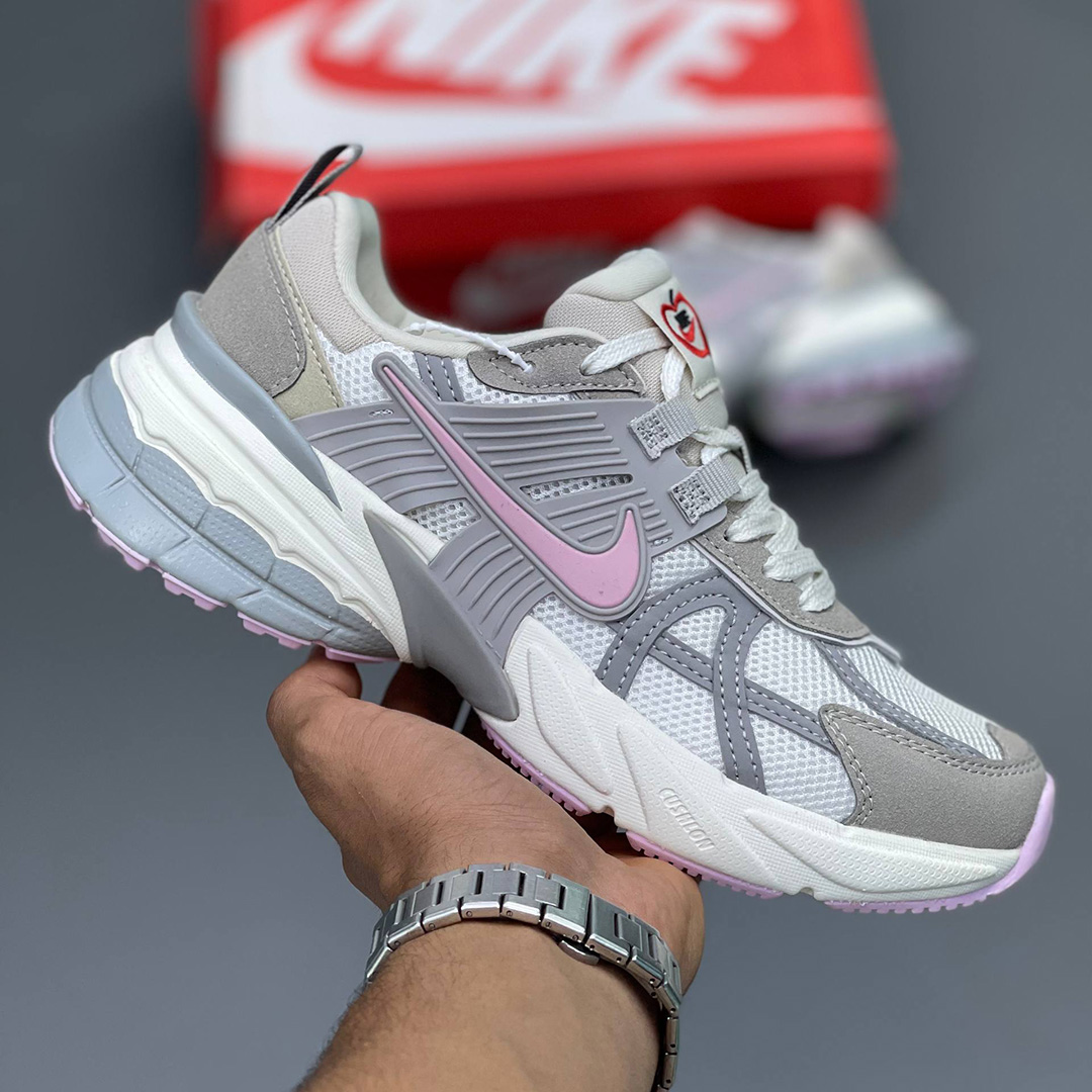 نایک وی تو کی ران طوسی سفید صورتی Nike V2K Run Sail Pink Foam Sail College Grey HV5997-161